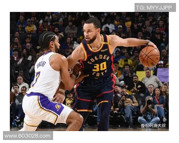 詹姆斯领衔湖人对决爵士球队展现NBA激烈竞争与精彩瞬间 詹姆斯领衔湖人对决爵士球队展现NBA激烈竞争与精彩瞬间