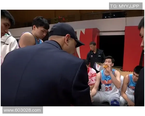 齐麟:从青涩新星到篮球场上的璀璨之光,见证成长与荣耀的旅程 齐麟:从青涩新星到篮球场上的璀璨之光,见证成长与荣耀的旅程